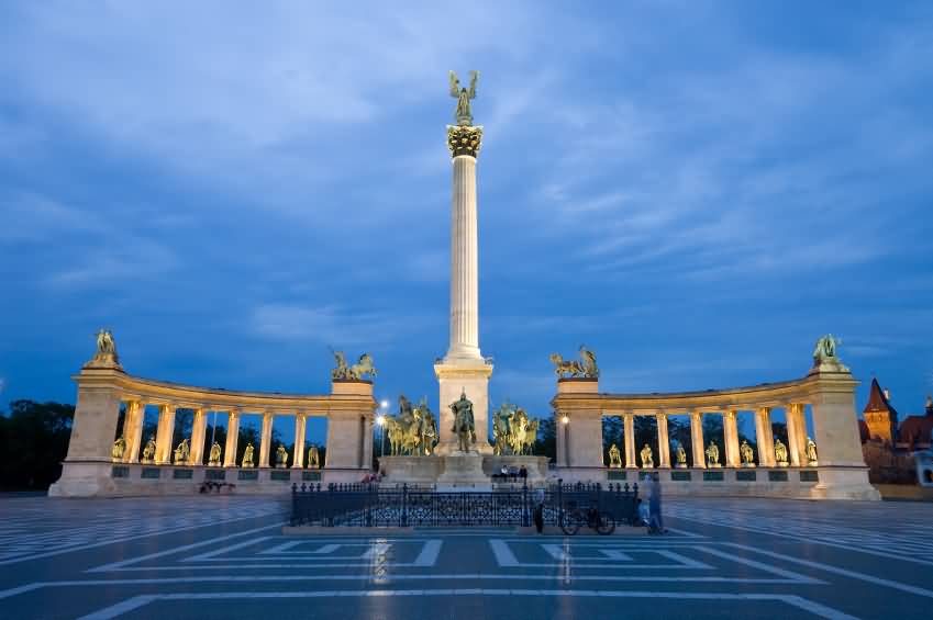 The Heroes Square At Dusk
