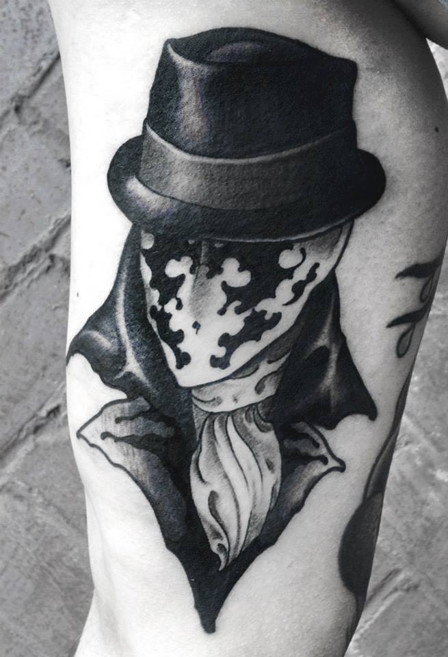 Unique Black Ink Man Face Tattoo On Bicep By Marcelina Urbanska