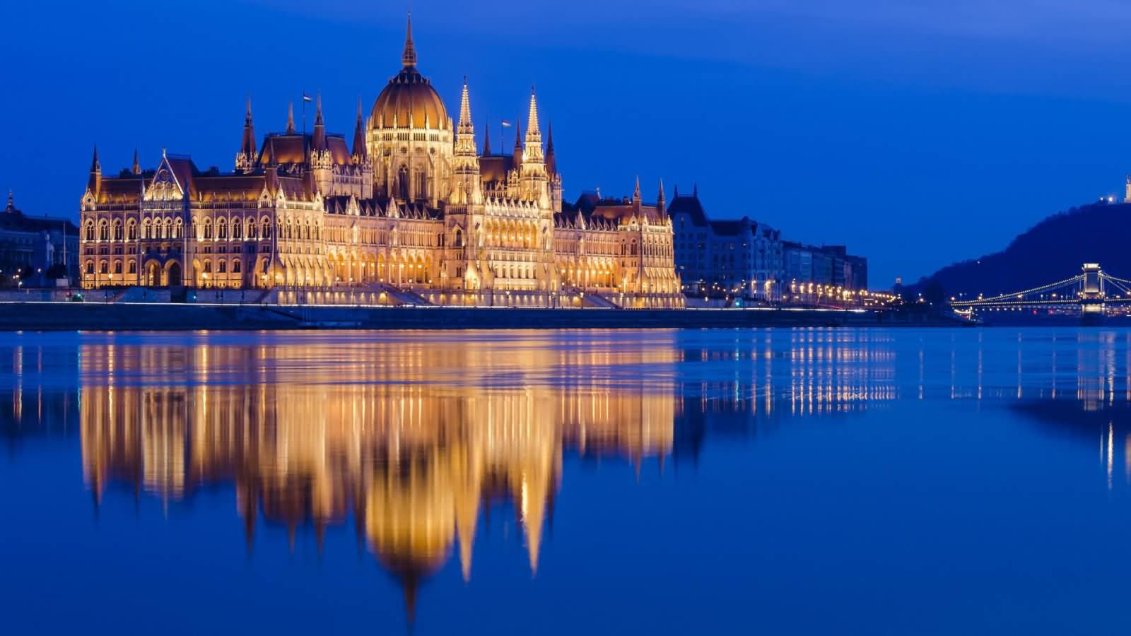 Water-Reflection-Of-Hungarian-Parliament