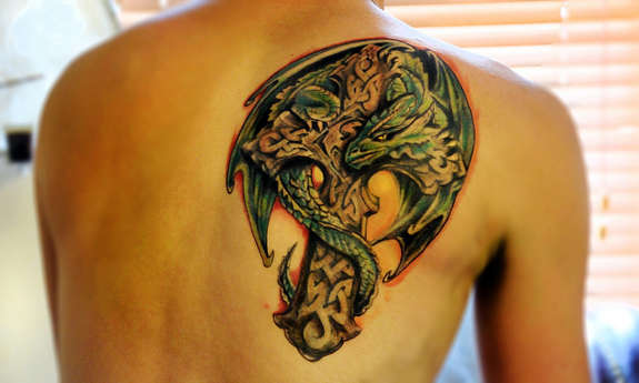 Wonderful 3D Dragon With Celtic Cross Tattoo On Right Back Shoulder