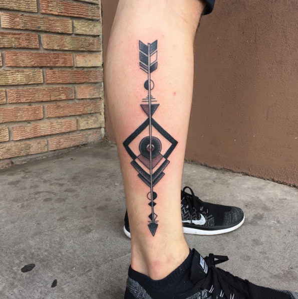 Attractive Black Ink Arrow Tattoo On Right Leg By Elvis Shirley