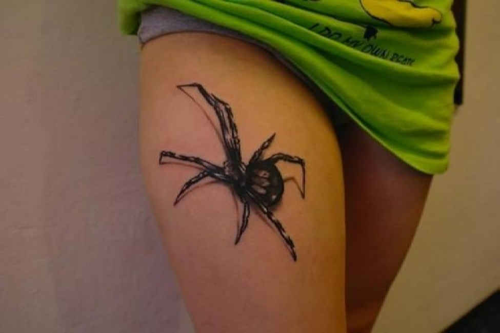 Black Ink Arachnids Tattoo On Right Thigh