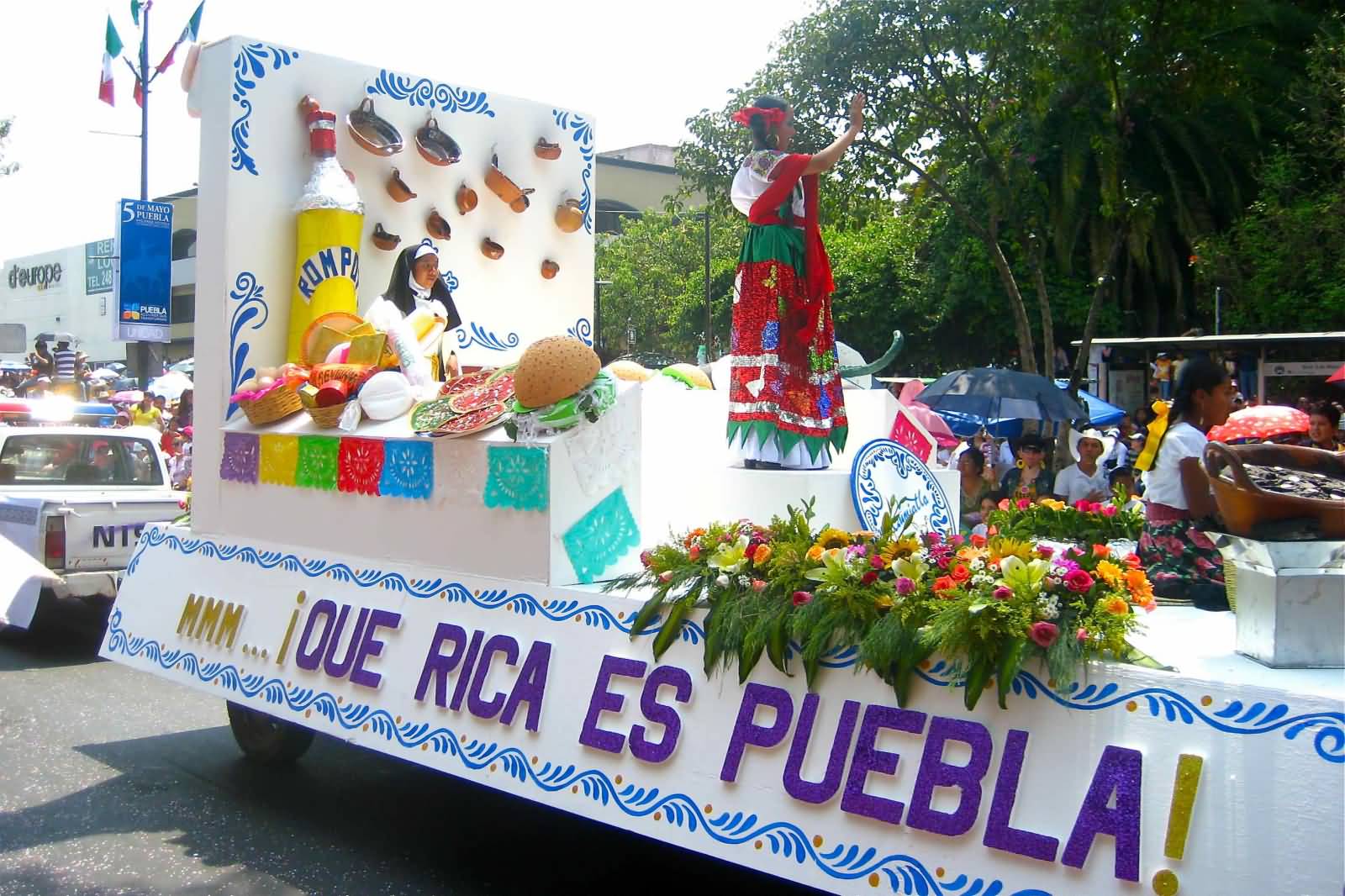A Float In Puebla's During Cinco De Mayo Parade