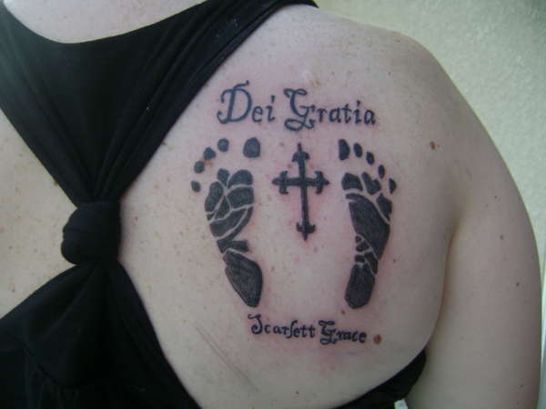 Black Ink Footprints With Cross Tattoo On Right Back Shoulder