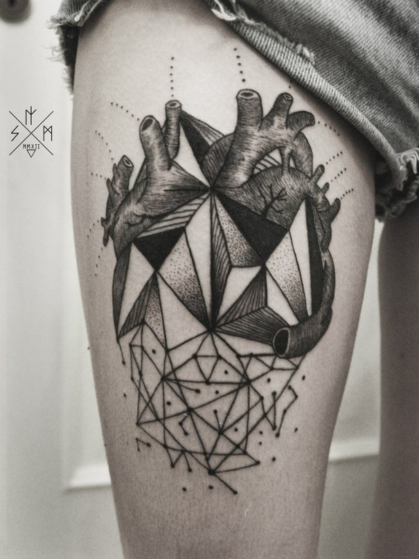 Black Ink Geometric Real Heart Tattoo On Right Thigh