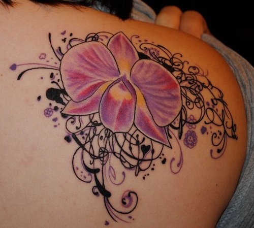 Cool Traditional Flower Tattoo On Right Back Shoulder