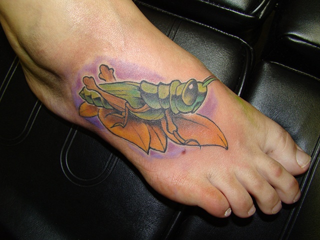 Cool Traditional Grasshopper Tattoo On Right Foot