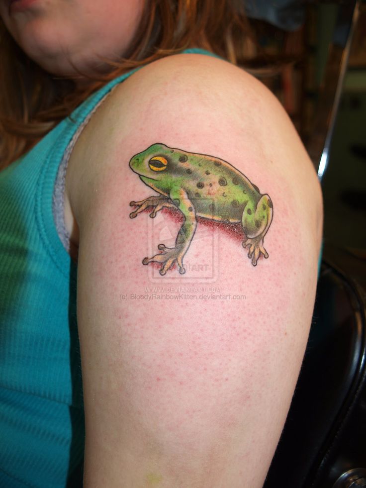 Fantastic Frog Tattoo On Girl Left Shoulder