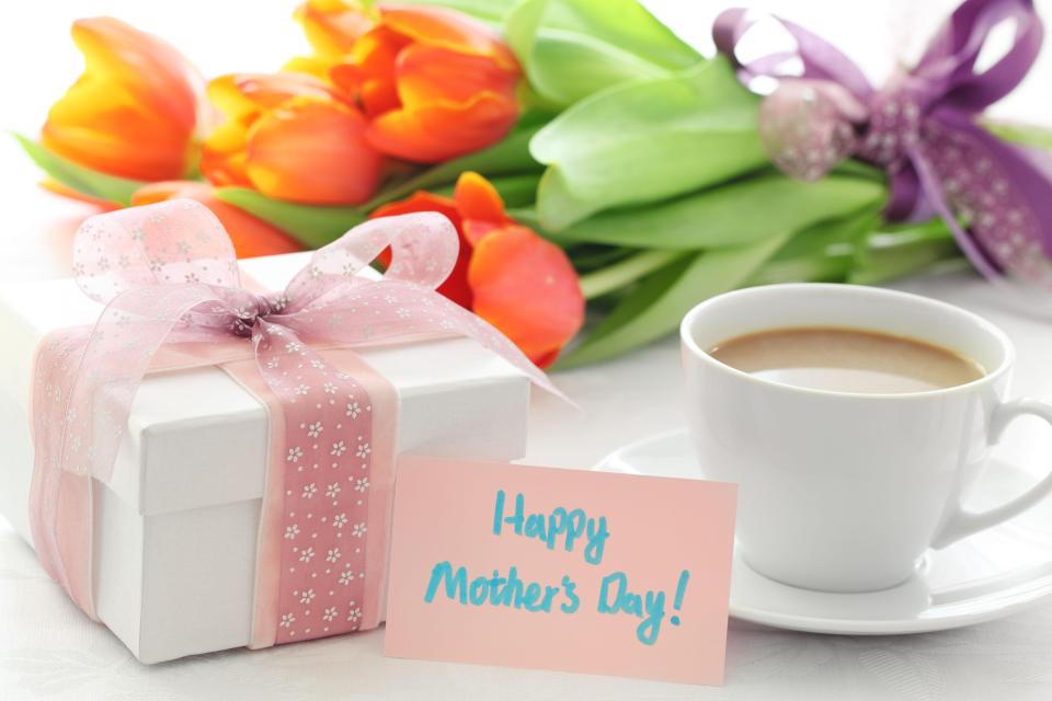 Happy Mother’s Day Greeting Card With Gift Box And Cup Of Teaq