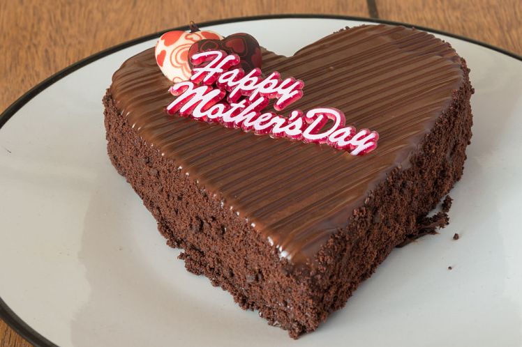 Happy Mothers Day Heart Shaped Chocolate Cake Picture