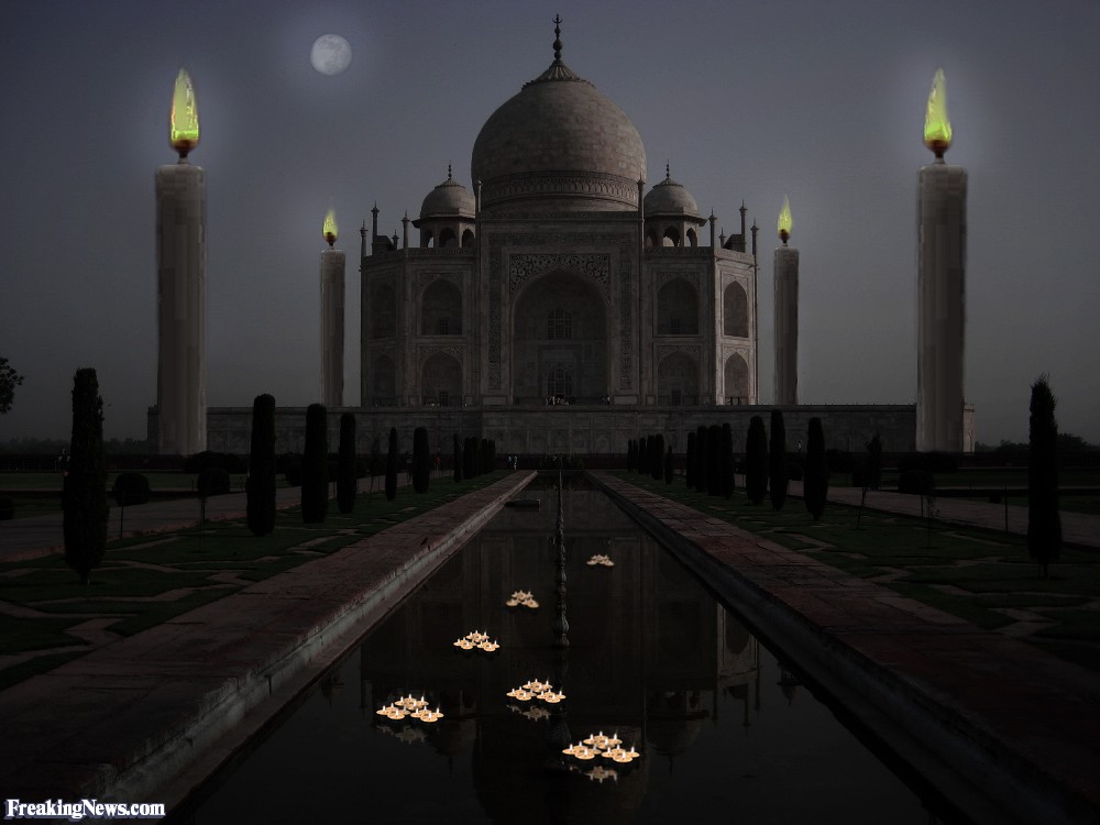 Taj-Mahal-at-Night-84493-Illusion-Moon light