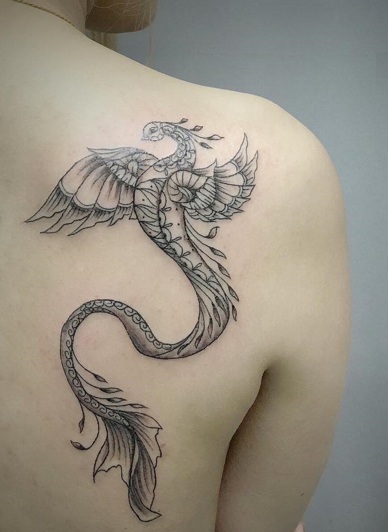 Unique Feminine Flying Phoenix Tattoo On Right Back Shoulder