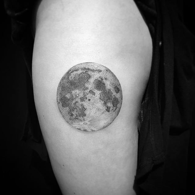 Full Moon Tattoo On Girl Side Thigh