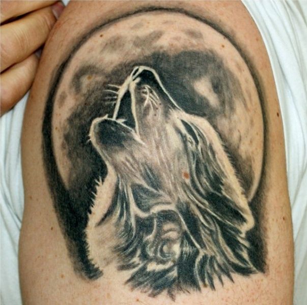 Grey and Black Ink Howling Wolf With Moon Tattoo On Left Shoulder