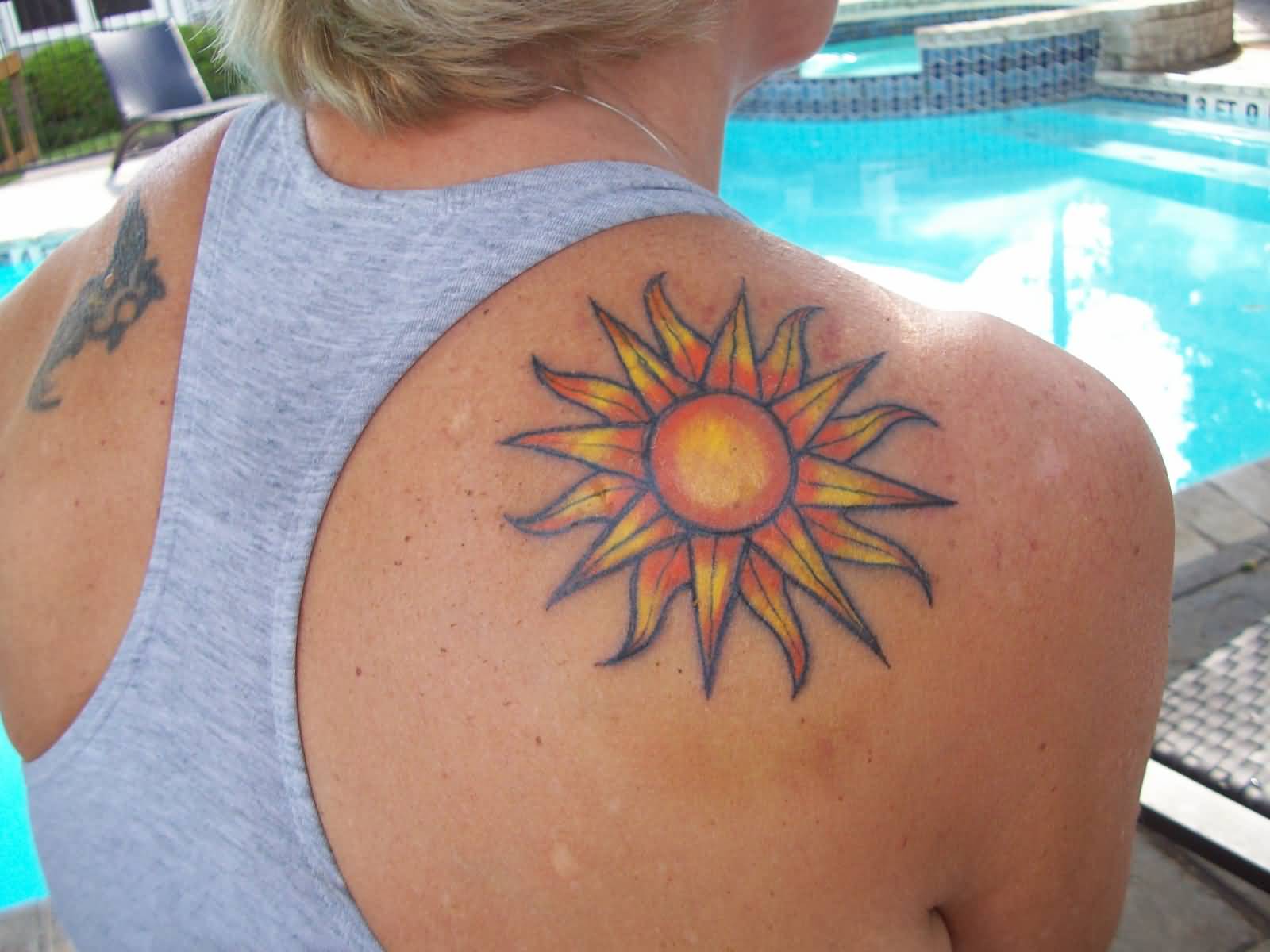 Realistic Sun Tattoo On Right Back Shoulder