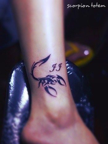 Tribal Girly Scorpion Tattoo On Right Leg
