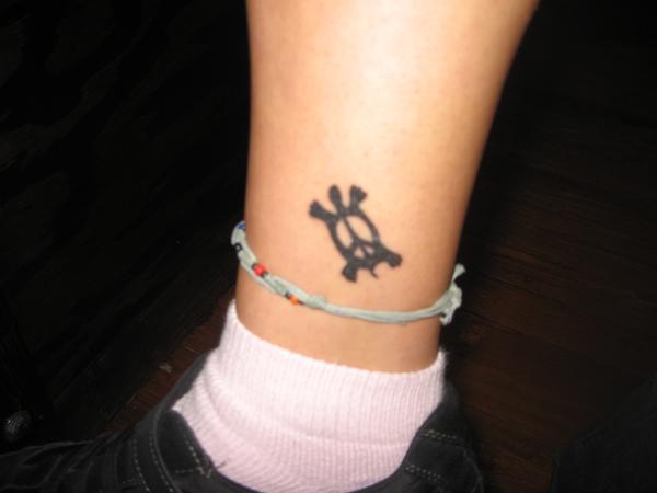 Amazing Black Turtle Tattoo On Girl Side Leg