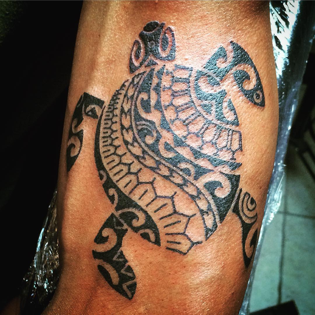 Arm Sleeve Black Polynesian Turtle Tattoo