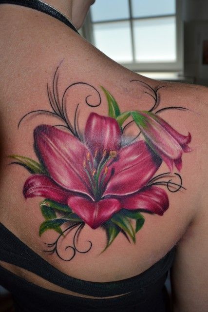 Awesome Lily Flower Tattoo On Right Back Shoulder