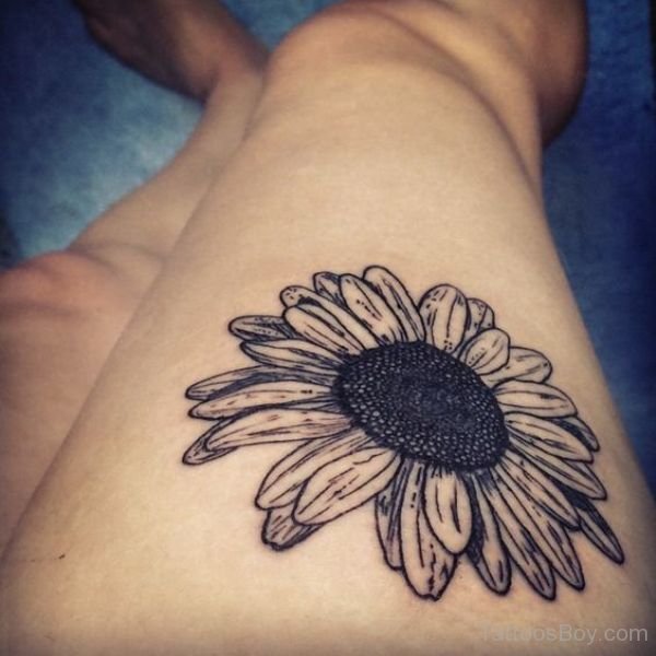 Black And Grey Daisy Flower Tattoo On Right Thigh