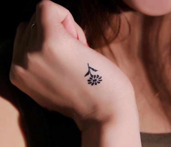 Black Ink Daisy Flower Tattoo On Right Hand