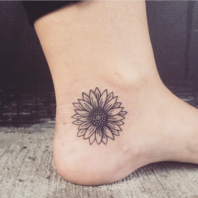 Cool Daisy Tattoo On Ankle