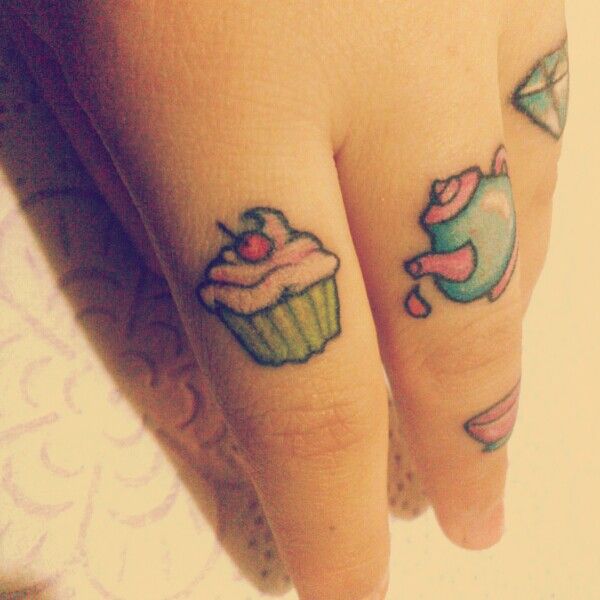Simple Cupcake Tattoos On Fingers