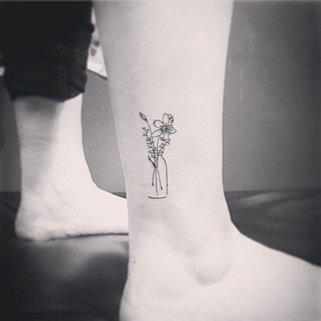 Small Lily Tattoos On Leg