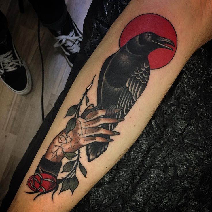 Trtaditional Raven Tattoo On Leg