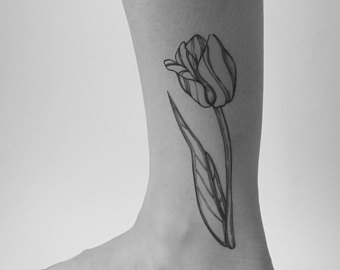 Tulip Flowe Tattoo On Side Leg