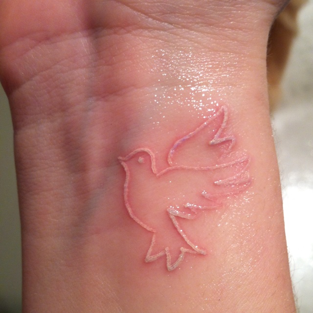Bílý Inkoust Holubice Tetování Na Zápěstí