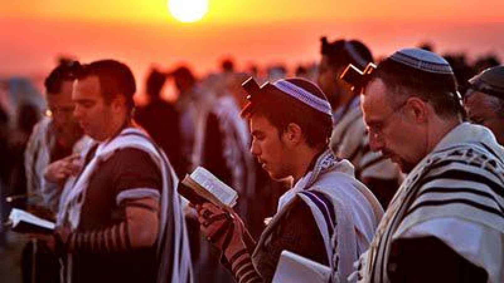 Yom Kippur Celebration Jewish People Reading Torah