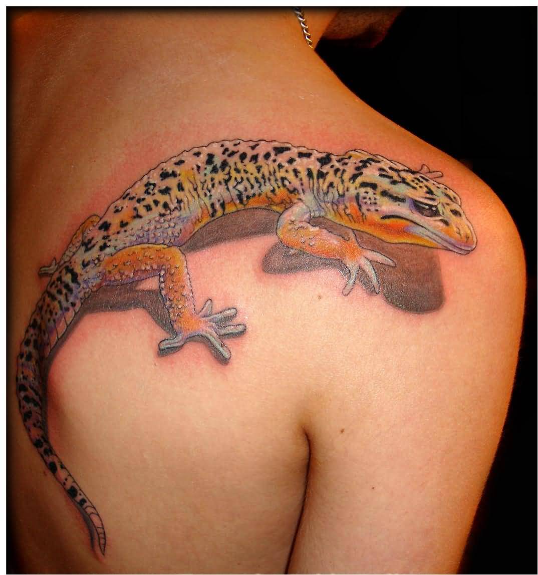 3d Lizard Tattoo On Back Shoulder