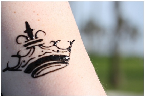 Black Ink Tiny Crown Tattoo Design
