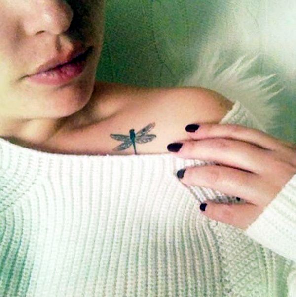Dragonfly Tattoo On Girls Front Shoulder