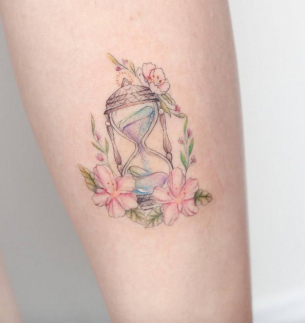 Feminine Hourglass Tattoo On Leg