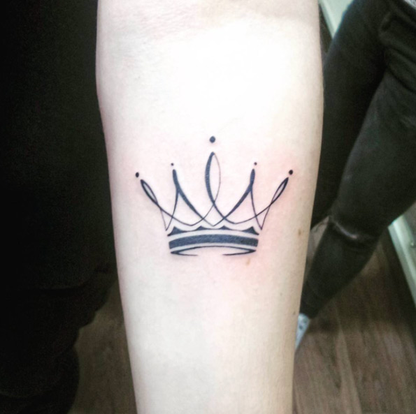 Simple Crown Tattoo On Leg
