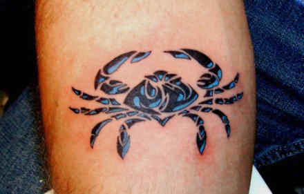 Black And Blue Crab Tattoo On Leg
