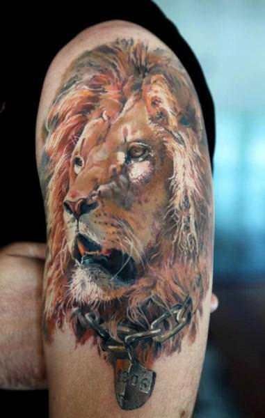 Colorful Leo Lion tattoo With chain