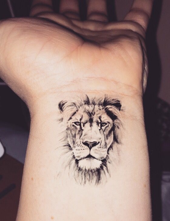 Smal Lion Face Tattoo On Wrist