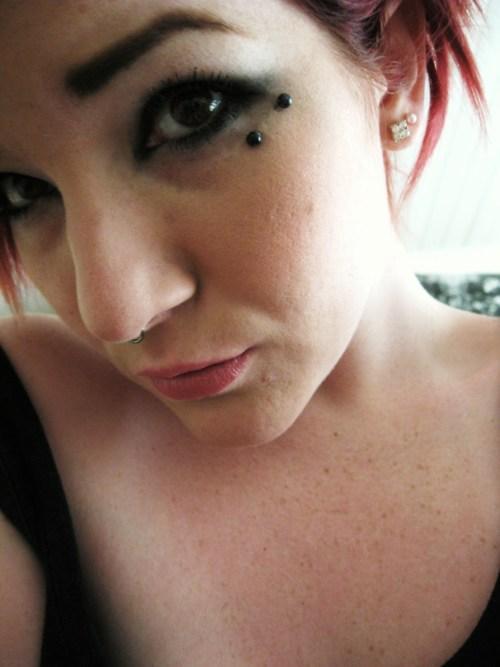 Black Barbel Anti Eyebrow Piercing On A Girl