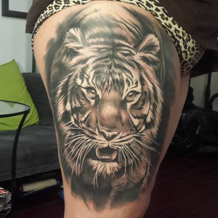 A Beautiful Realistic Tiger Head Tattoo On Thigh For Girls