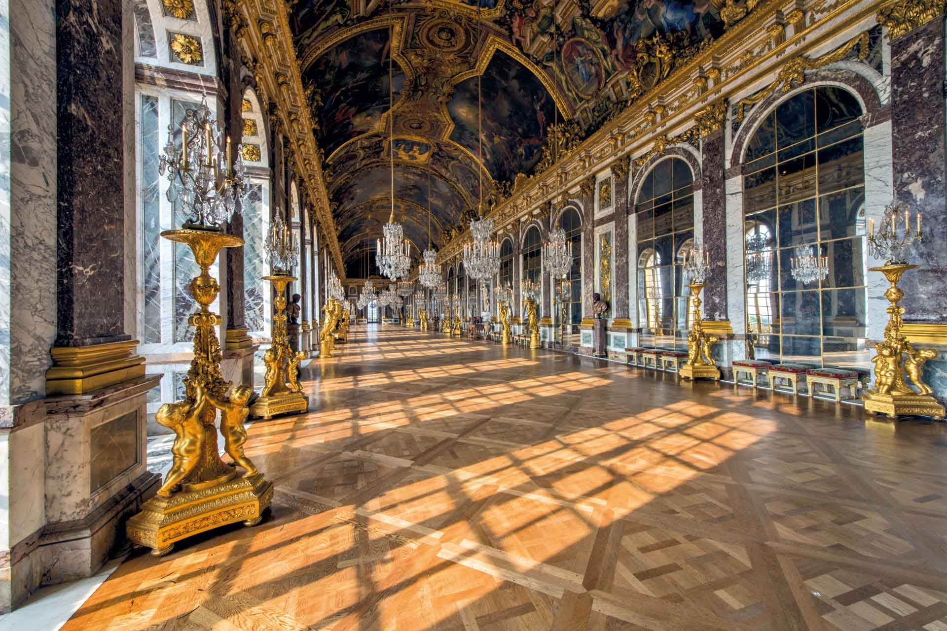 Amazing Gallery Inside the Palace of Versailles