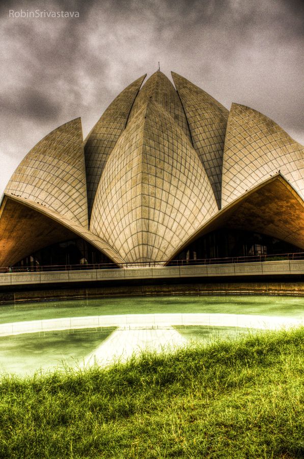 Amazing Side View Of The Lotus Temple In new Delhi