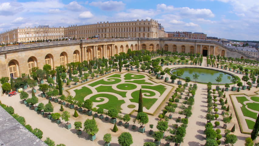Beautiful Garden And Palace of Versailles View