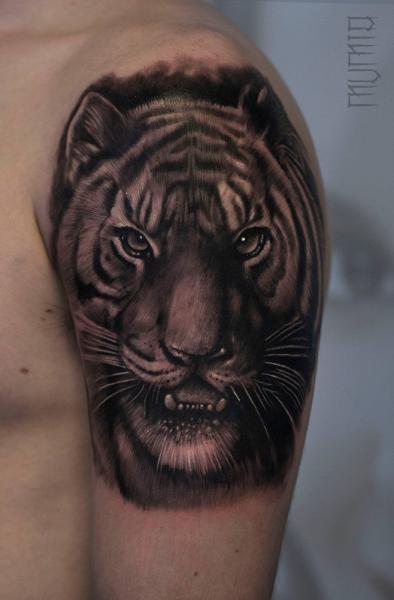 Dark Realistic Shoulder Tiger Tattoo By Mumia Tattoo