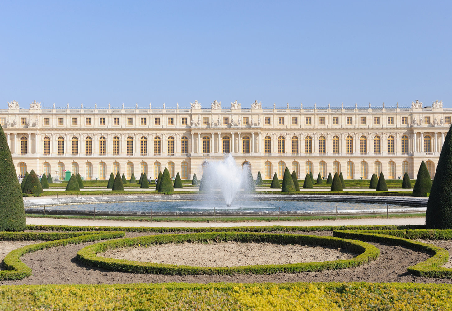 Fountain And Palace of Versailles View