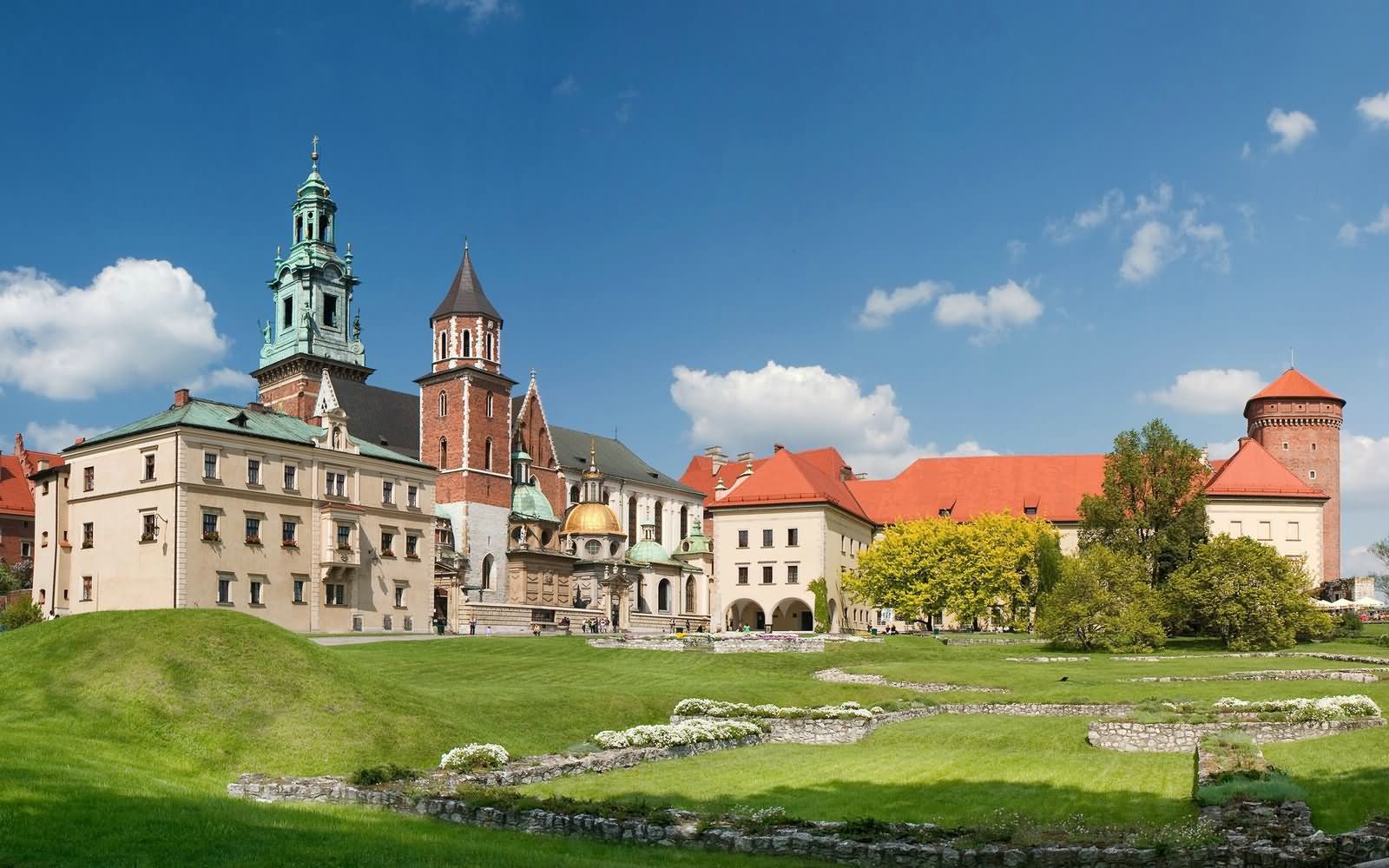 Garden And Wawel Royal Castle