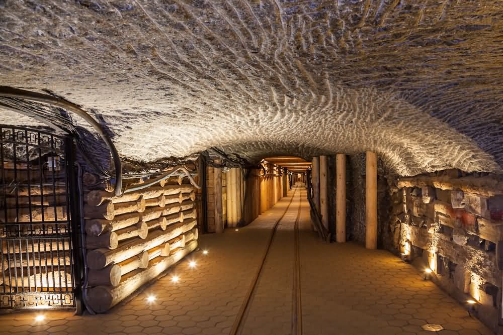 Incredible Inside View of The Wieliczka Salt Mine