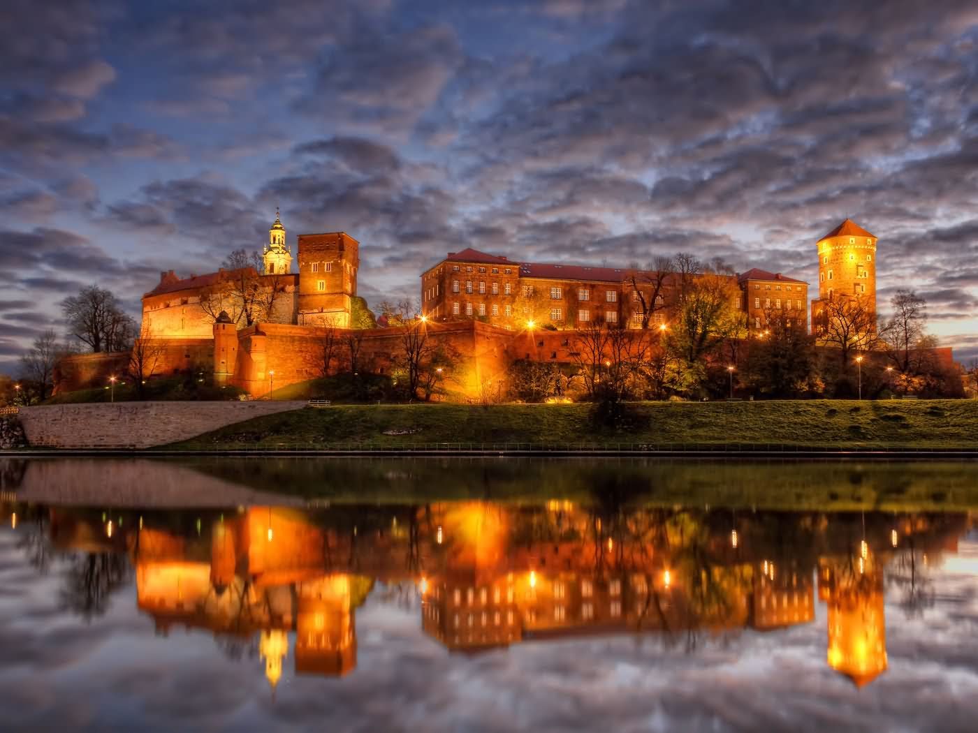 Incredible Night View Of The Wawel Castle